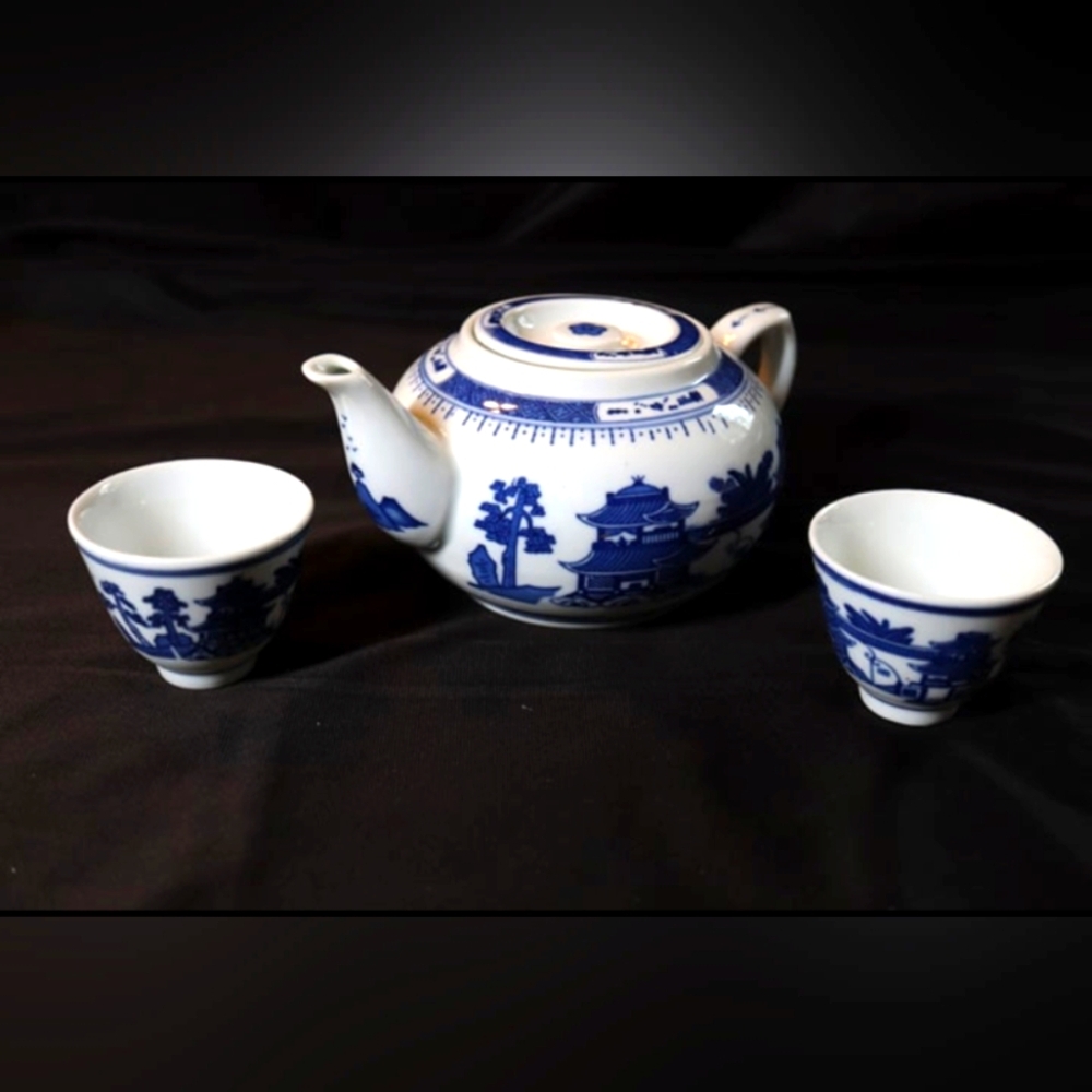 Vintage Porcelain Chinese Tea Set, Blue & White Pagoda Mountain Scene (4…